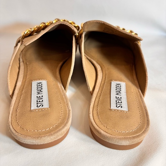 STEVE MADDEN Sz 9 Faine Slip On Light Tan Suede Pointy Mules Gold Toned Chain - Picture 12 of 14